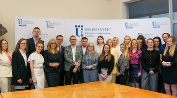 Studia podyplomowe Menedżer w obszarze gospodarki lekami. Innowacje i rozwój leków - I edycja. Uroczyste wręczenie dyplomów