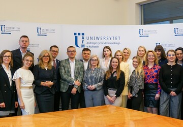 Studia podyplomowe Menedżer w obszarze gospodarki lekami. Innowacje i rozwój leków - I edycja. Uroczyste wręczenie dyplomów