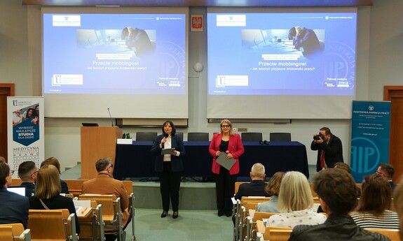 Konferencja „Przeciw mobbingowi” organizowana przez Okręgowy Inspektorat Pracy w Krakowie we współpracy z naszą uczelnią właśnie wystartowała!